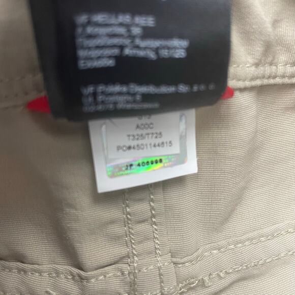 EUC- The North Face Belted Cargo Short - Picture 5 of 6